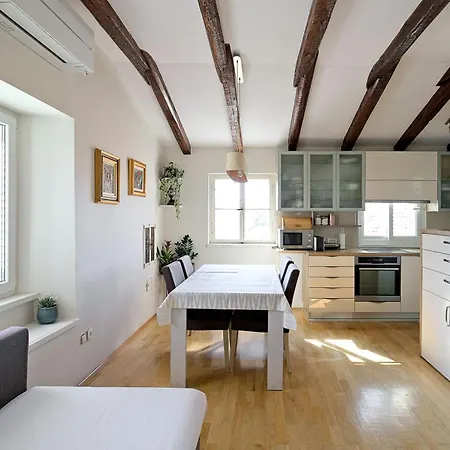 Cozy Penthouse Near Palace Appartement Split